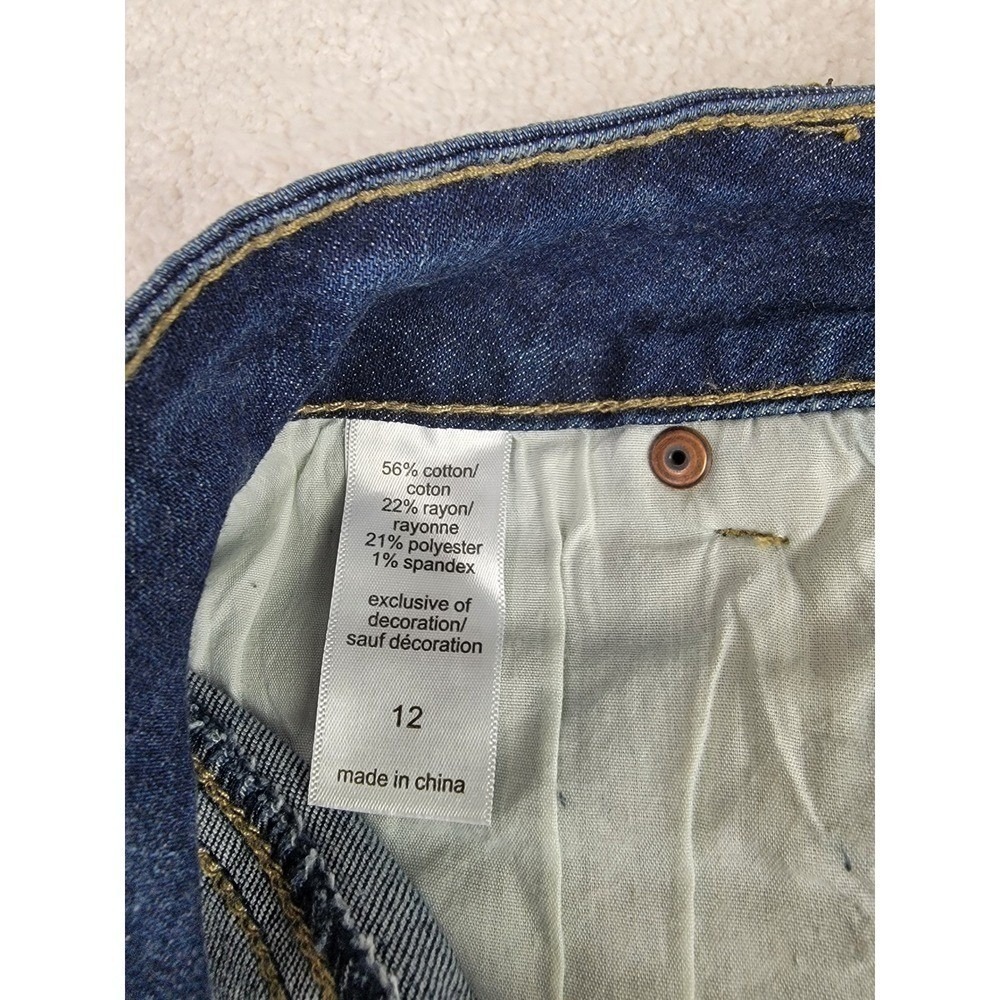 NWT Maurices M Jeans High Rise Distressed Denim Shorts Crochet Lace Trim Size 12 - Picture 5 of 11